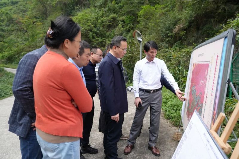 谈文胜带队赴益阳开展“健康”冰碛岩专题调研